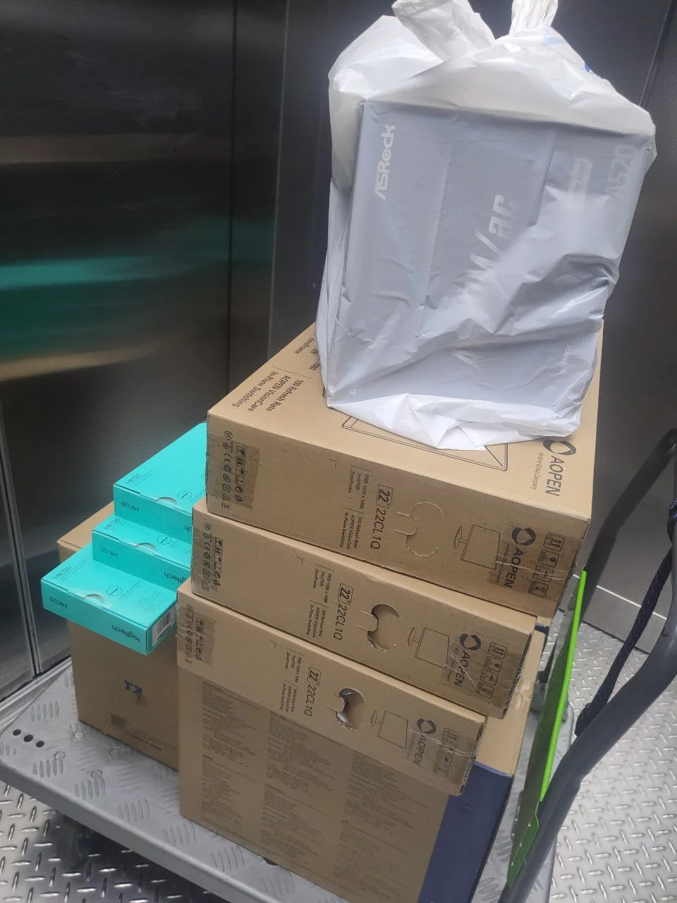 IT hardware components supplied by Khalbyte for Perodua Service Center